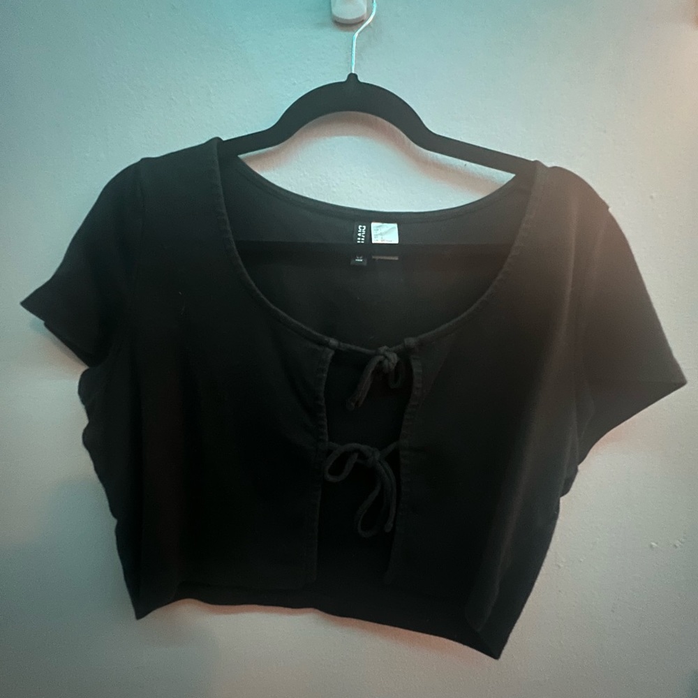 Black front tie tee size Large